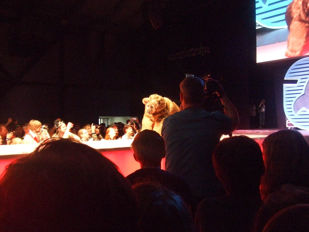 Медведь-питомец жжет!